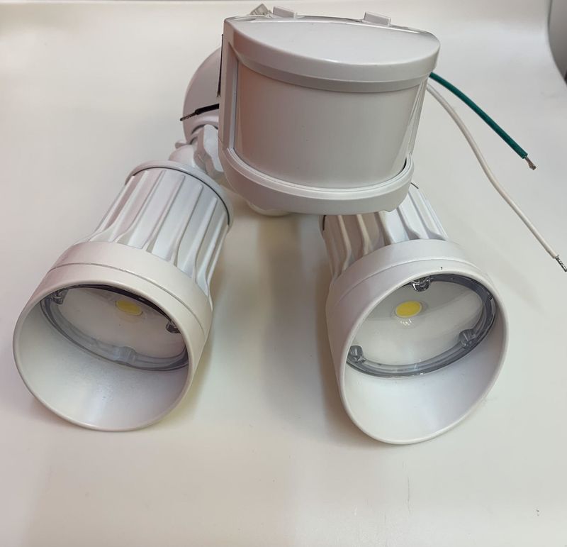 LBSECL-102-20W-50K-WH-PIR  20W LED Security Light-2 HEAD W/Motion Sensor, 120VAC,COB,5000K WHITE HOUSING