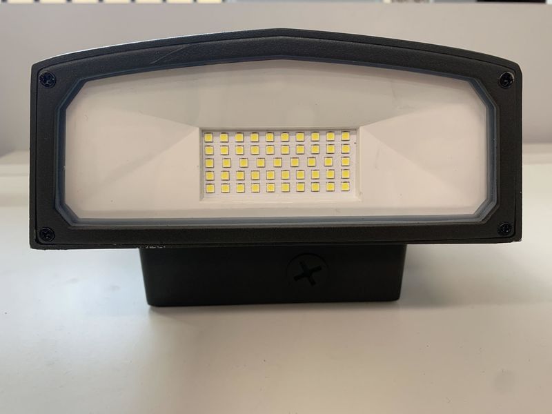 LBWPK702L-30W-50K-BR-NPC  30W LED Slim Profile WALL PACK 120-277V, SMD3030,JG DRIVER ,5000K, BRONZE