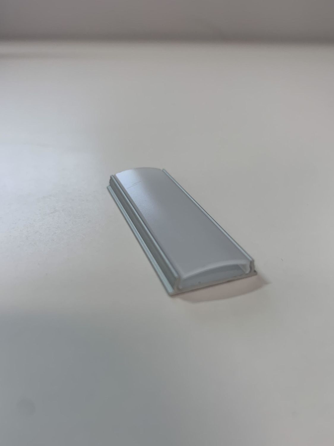 LBAP1806 ALUMINUM CHANNEL Anodized aluminum  Diffuser: PC milky Dimension: 18*6mm Light source: 10mm LED strip