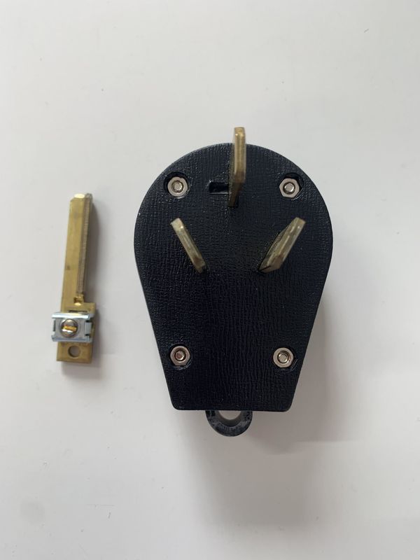 S80/3861 PLUG MACHO SECADORA 30A-125/250V WITH L BLADE 50A-125/250V WITH FLAT BLADE 3-POLE, 3 WIRE (1C-80L)