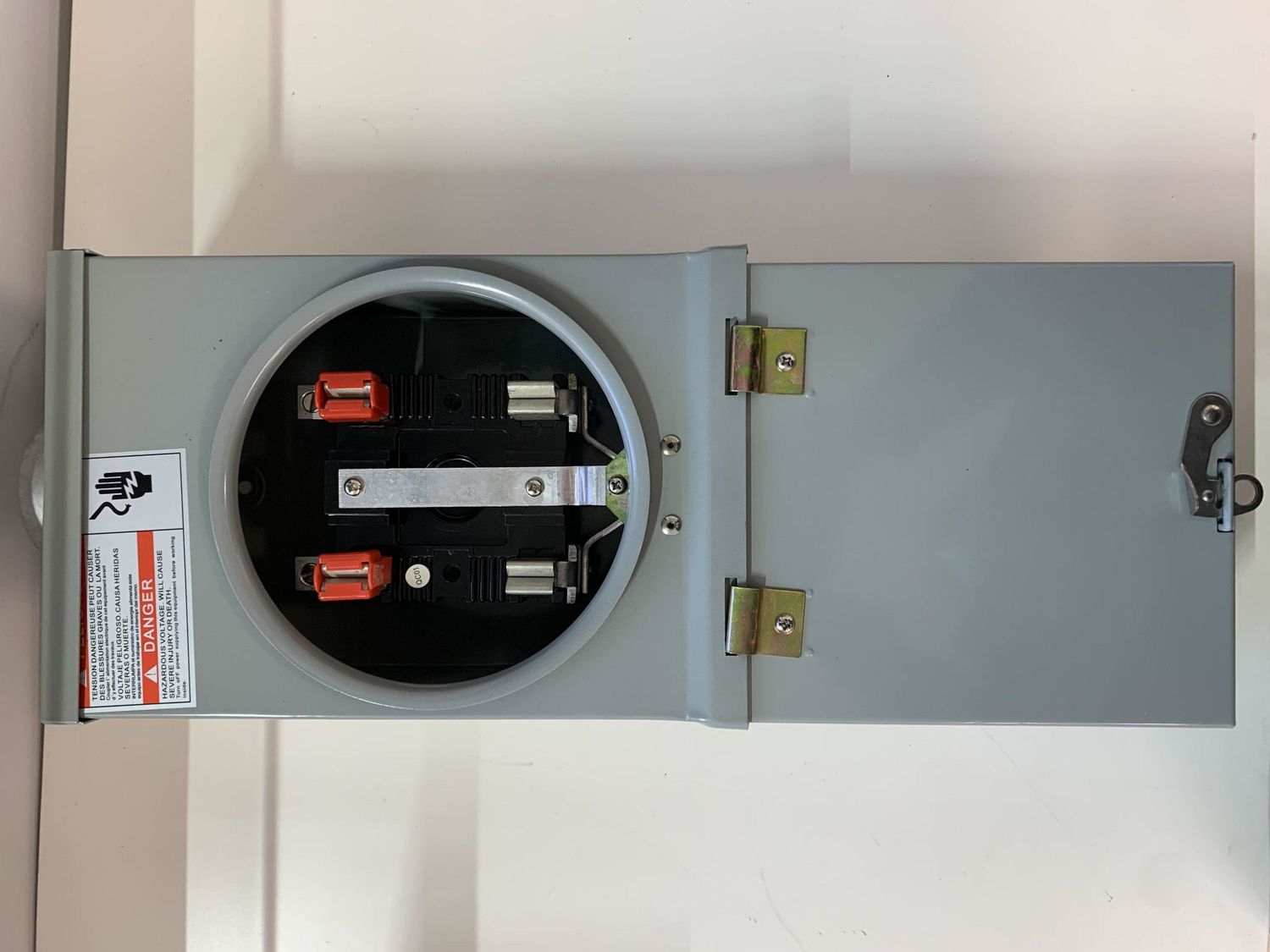 PULLOUT 100 AMPS 1 FASE CON BREAKER Y HUB, AEREO, ACERO – PLPAG100