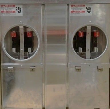 PULLOUT 100 AMP 2 GANG CON BREAKER NO HUB ALUMINIO-PLPDA100