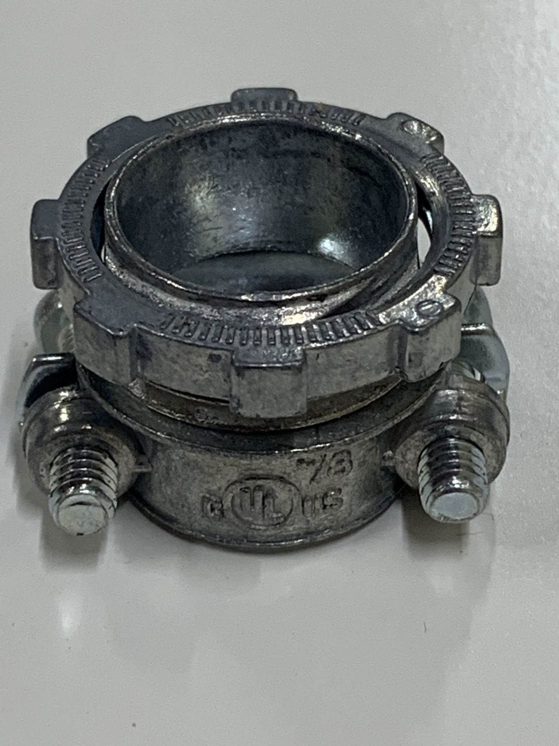 3-NC301 CONECTOR UF KO 1/2 Y 3/8