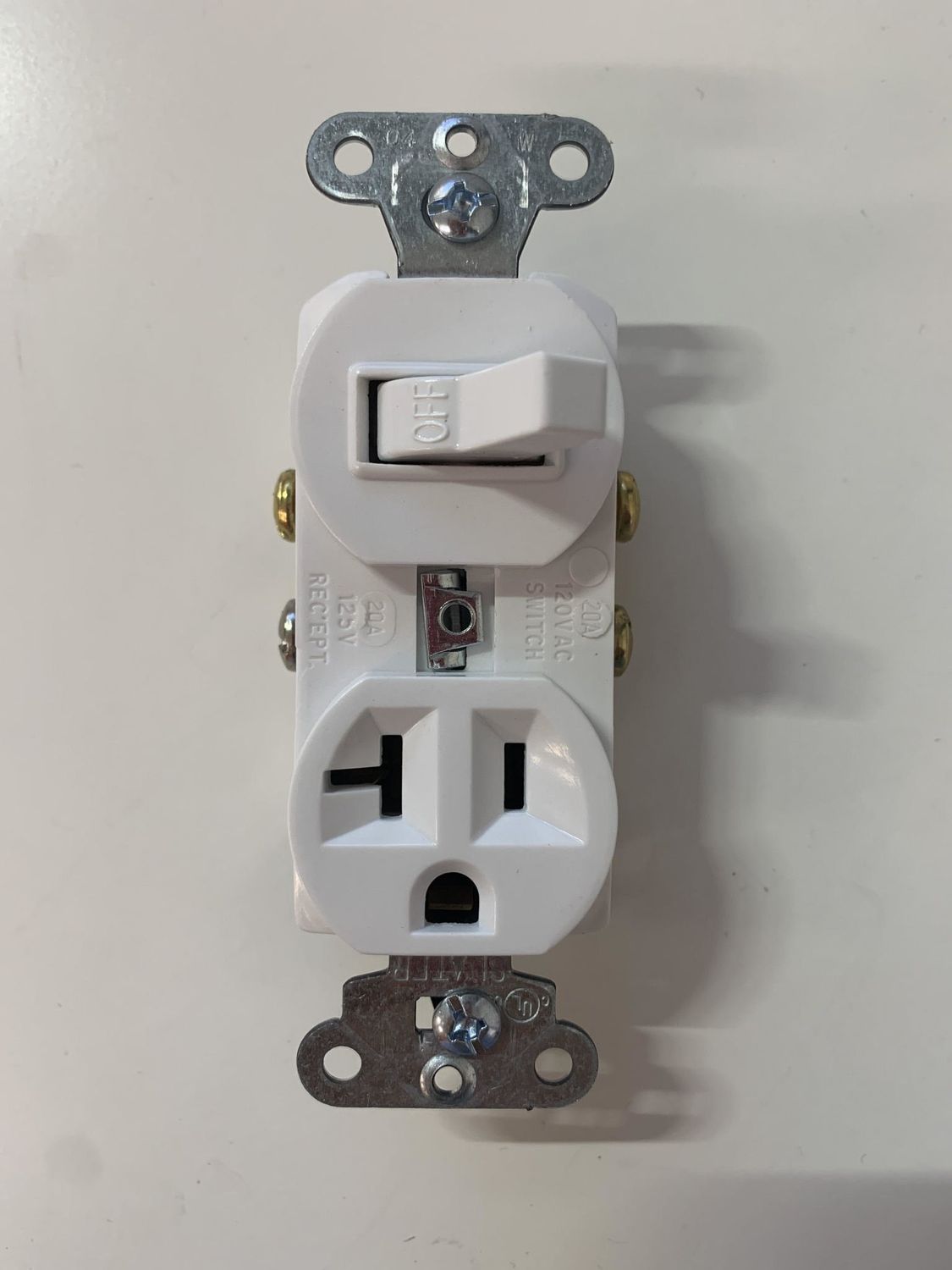 COMBO SW+RECEPT 20A/125V WHT 671W