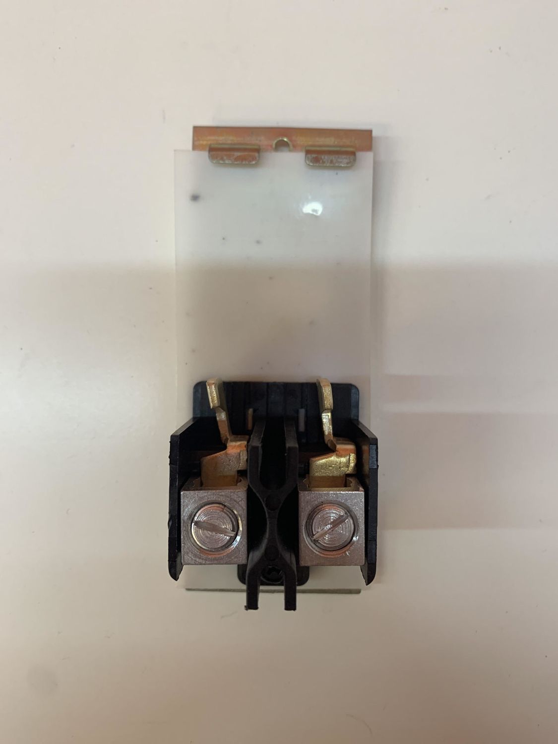 ADAPTER KIT MNT PARA 2 POLOS PLUG IN 125A/ MAIN BREAKER ADAPTER MT700/ PL0720