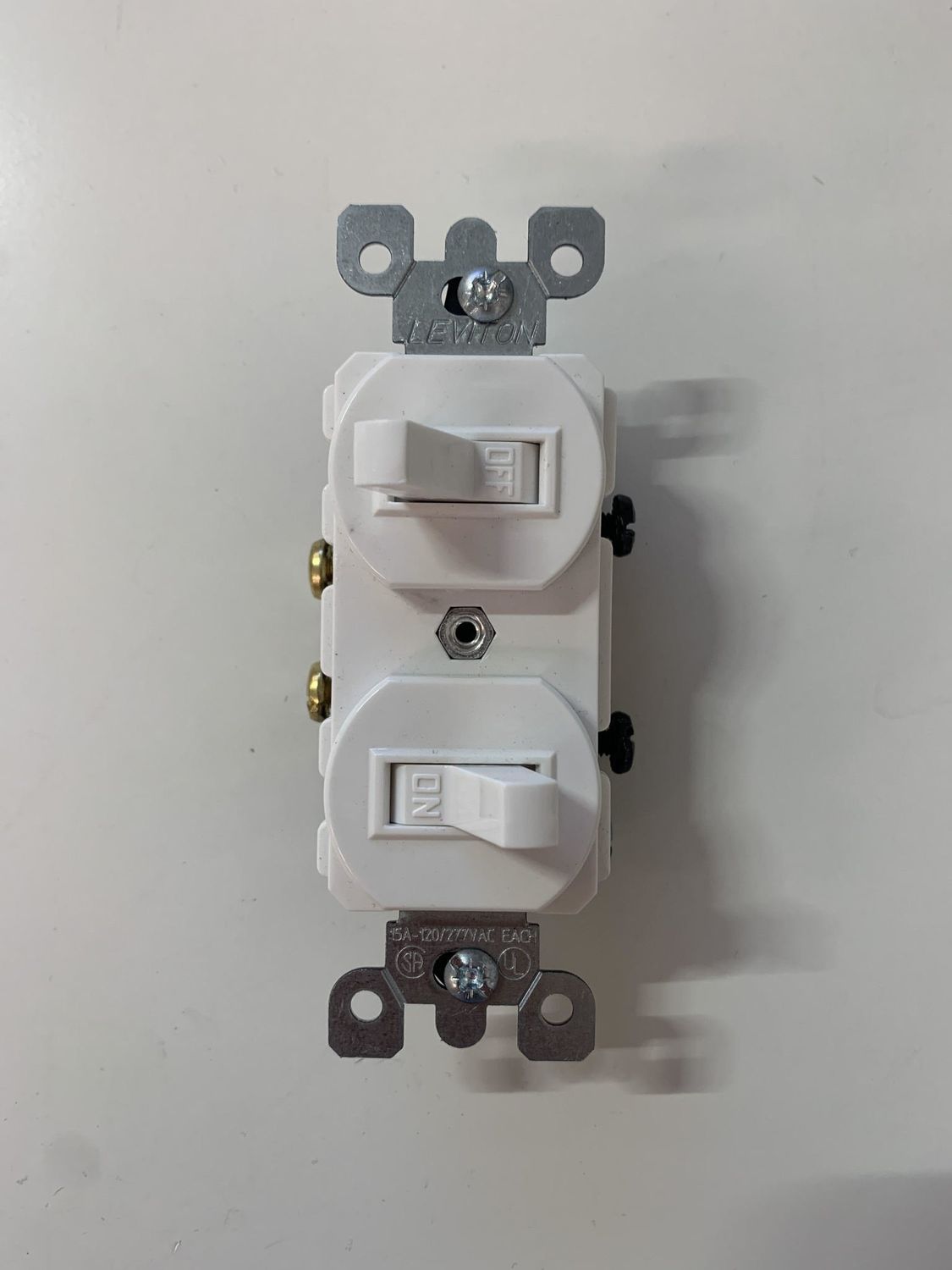 06 5224W SWITH DOBLE SILENCIOSO LEVITON 15AMP-120AMP/12-277 V WH