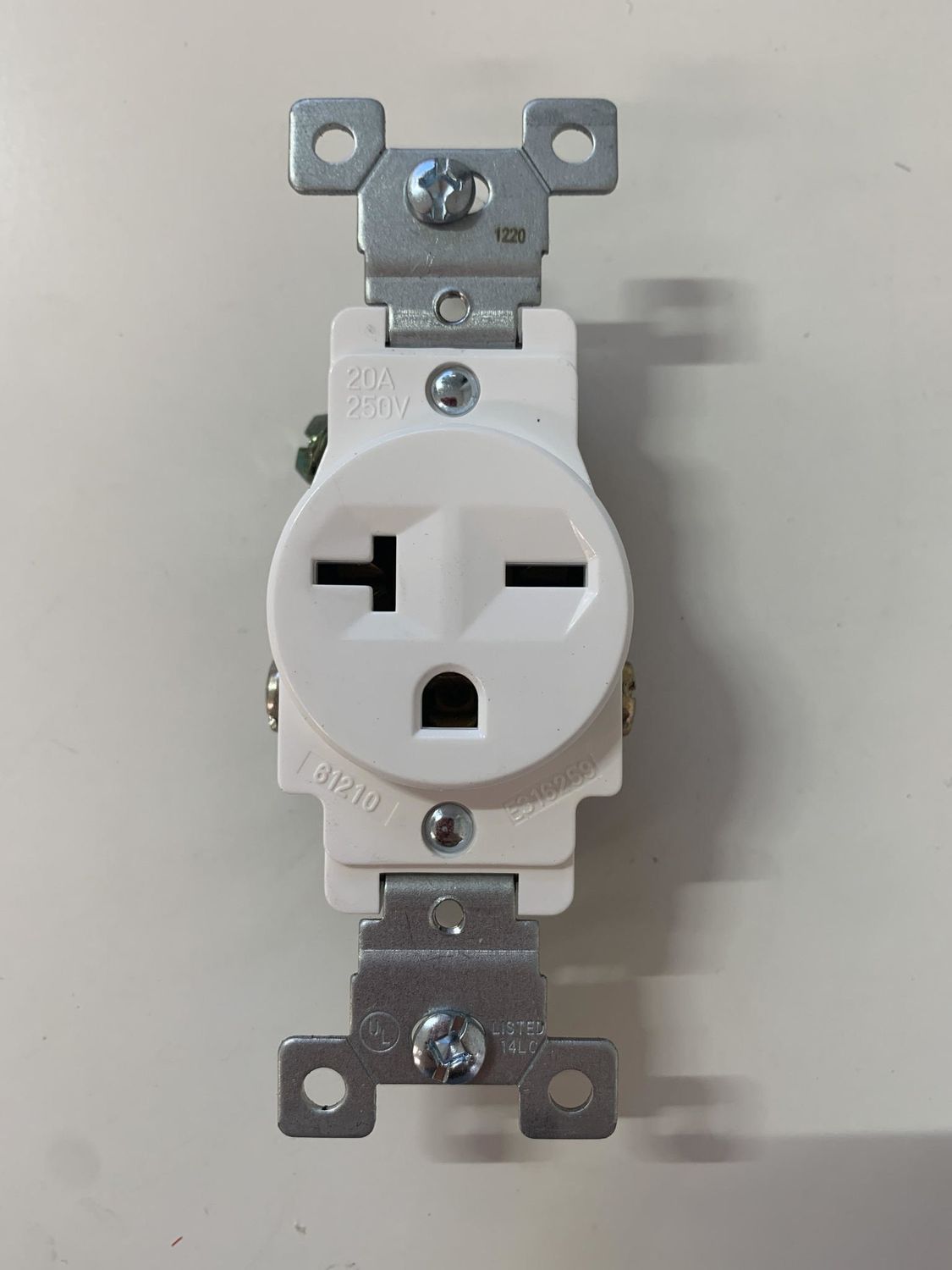 61200-W COMMERCIAL SINGLE RECEPTACLE 20A 125V 5-20R WH