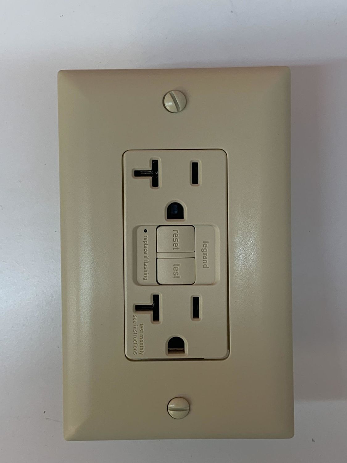 RECEPTACULO GFCI 20A/125V IVORY- 2097-I