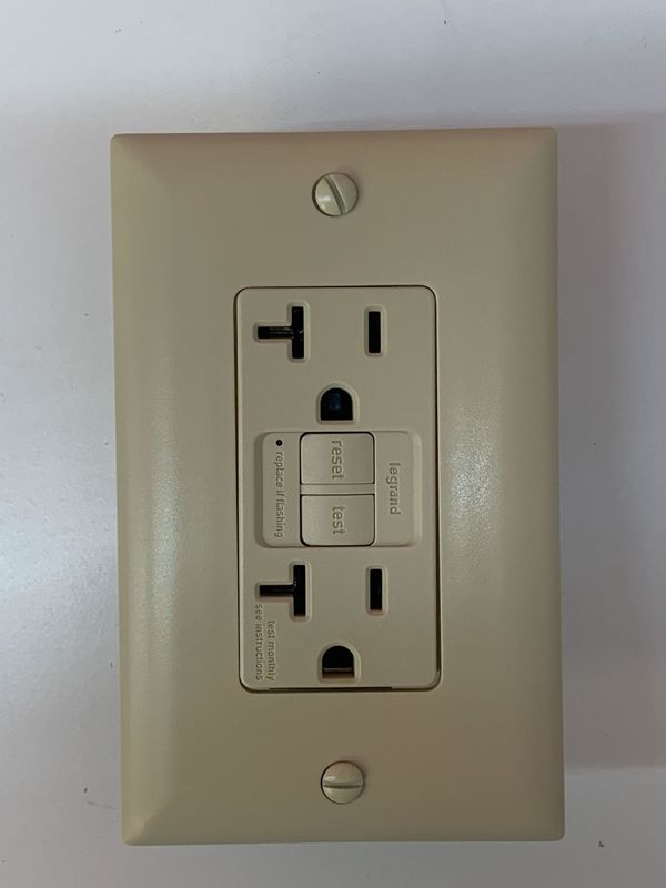 RECEPTACULO GFCI 20A/125V IVORY- 2097-I