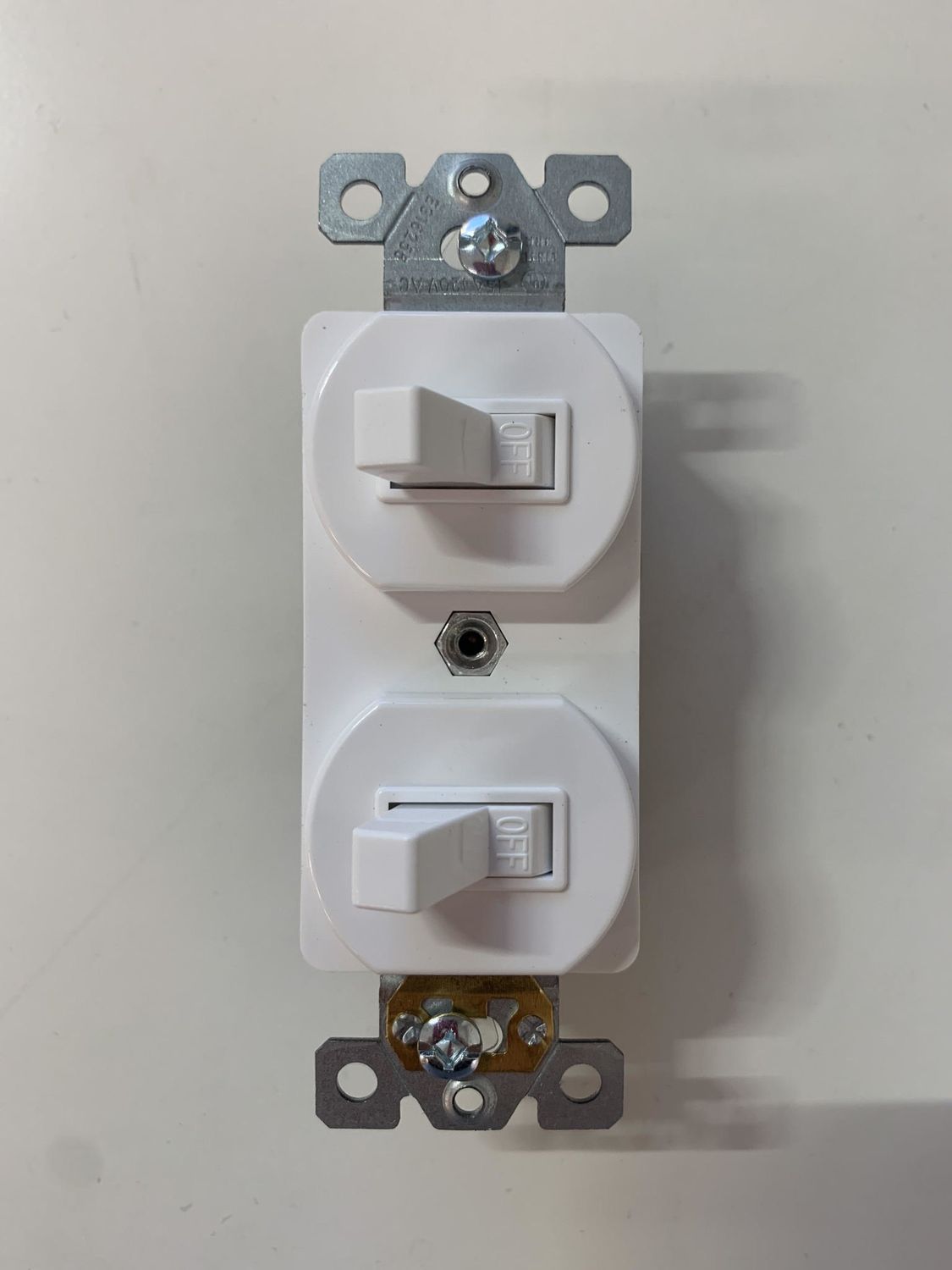 82150-W-F COMMERCIAL DOUBLE SWITCH SINGLE POLE 15A 120V WH (INTERRUPTOR DOBLE)