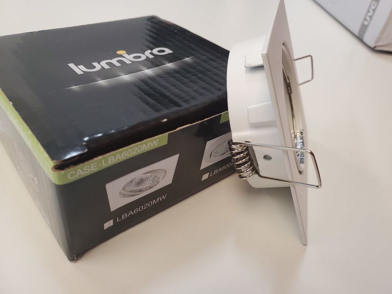 LBA 6020 FASCIA SQUARE ALUM DIE MATTE WHITE ADJUSTABLE, FRONT REPLACE BULB, DIA: 3.31" CUTTING: 2.95" LAMPHOLDER GU10