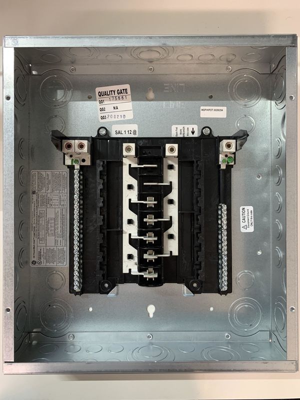 TLM1212CCU PANEL 112 12/24 ESPACIOS CIRCUITOS 125 AMP -120/240V