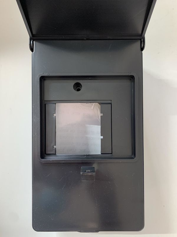 5C-2460RNM PANEL PLASTICO 2-4 PARA EXTERIOR CON TAPA DE 60A