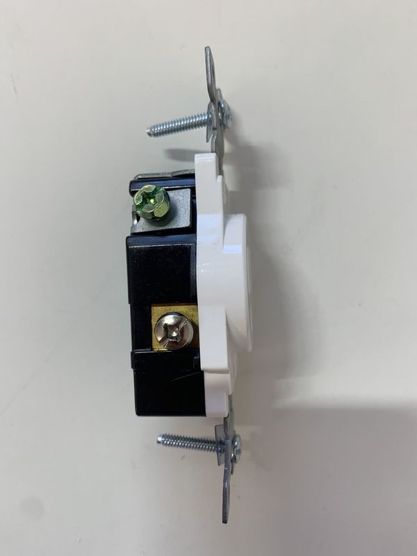 61150-W COMMERCIAL SINGLE RECEPTACLE 15A 125V 5-15R WH