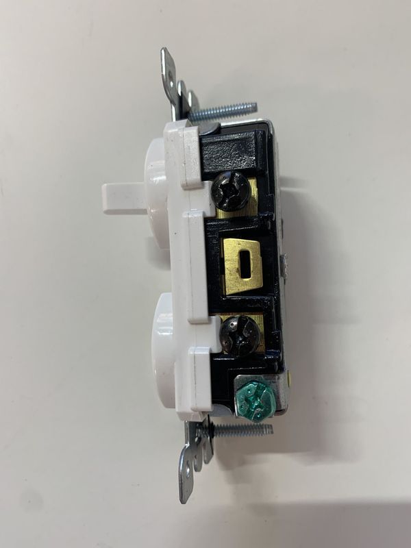 06 5225W COMBINATION SWITCH+RECEPT 15AMP/120 V WHT LEVITON
