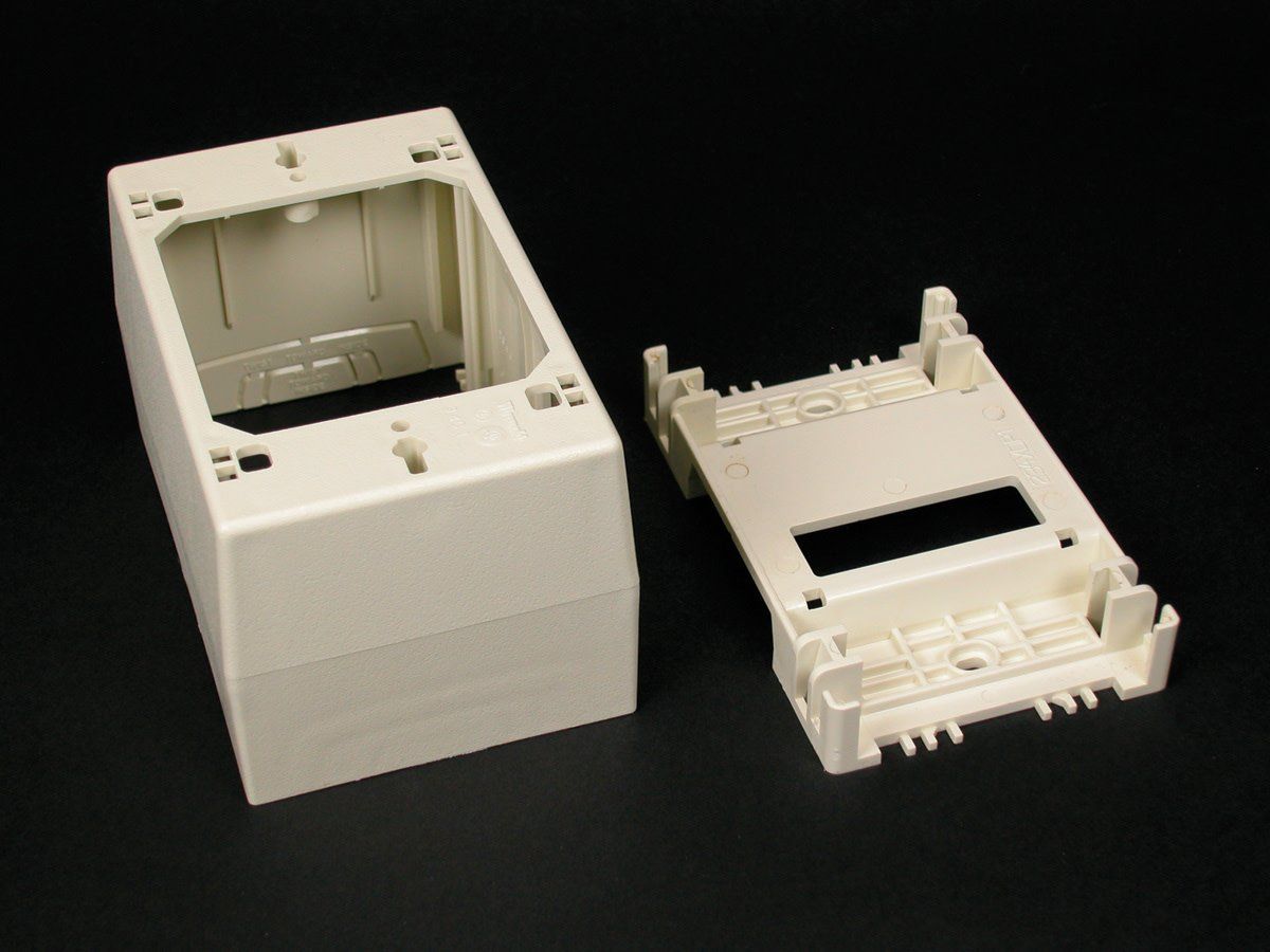 15-2348  (CAJA 2X4 PLASTICA VARETA 400 WIREMOLD) CONNECTOR