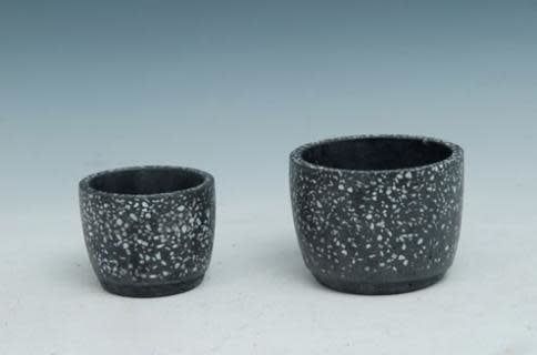 Pot Black Speckled/Mosaic w/Rounded Bottom Lrg 5x4 B/W Cement