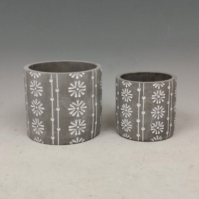 Pot Cylinder w/Vertical Flower/Beaded Bands Lrg 5.5x5 B/W Cement