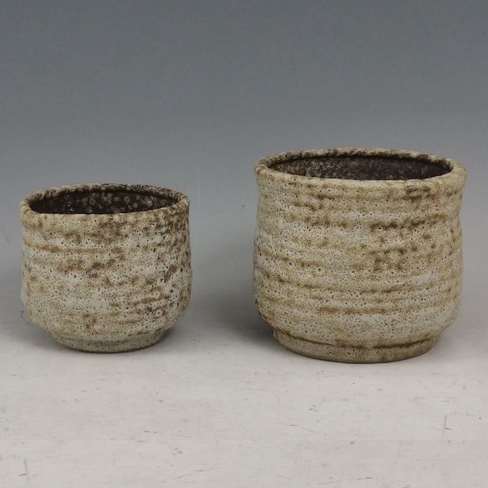 Pot Rustic Atlantis w/Lines Sml 4.4x3.75 White