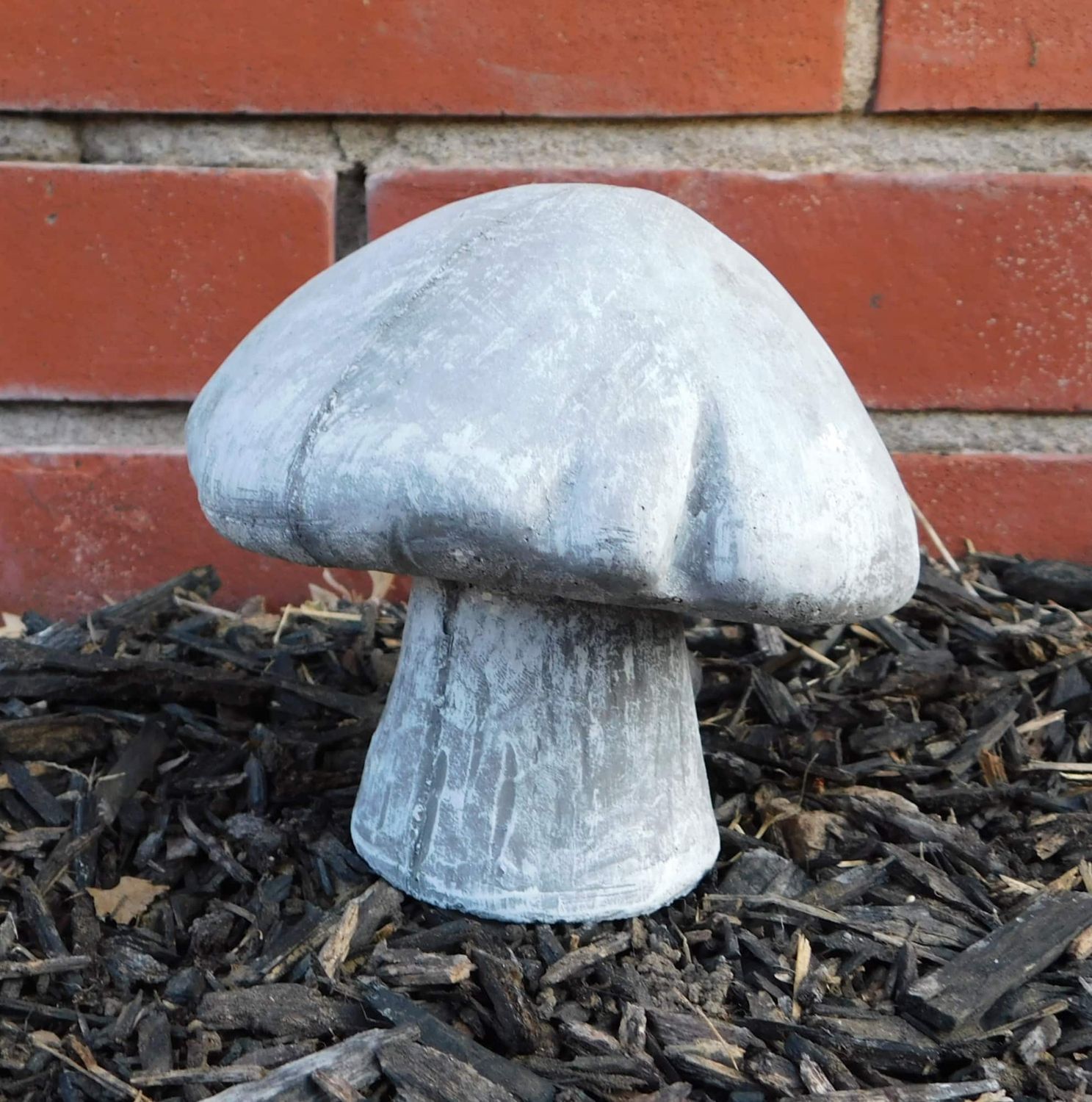Statuary Tiny Mushroom/Toadstool 5H