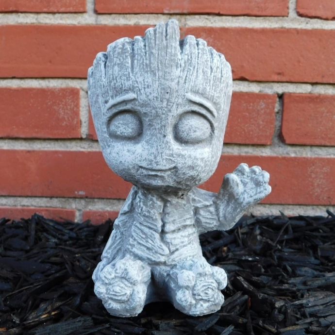 Statuary Waving Tree Man Sml 8H