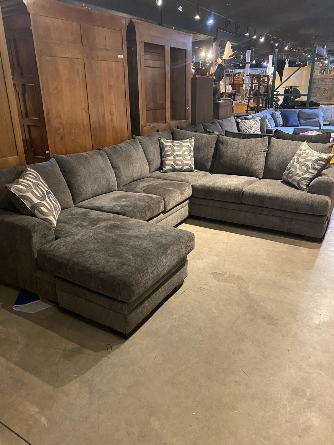 Bailey Charcoal Sectional
