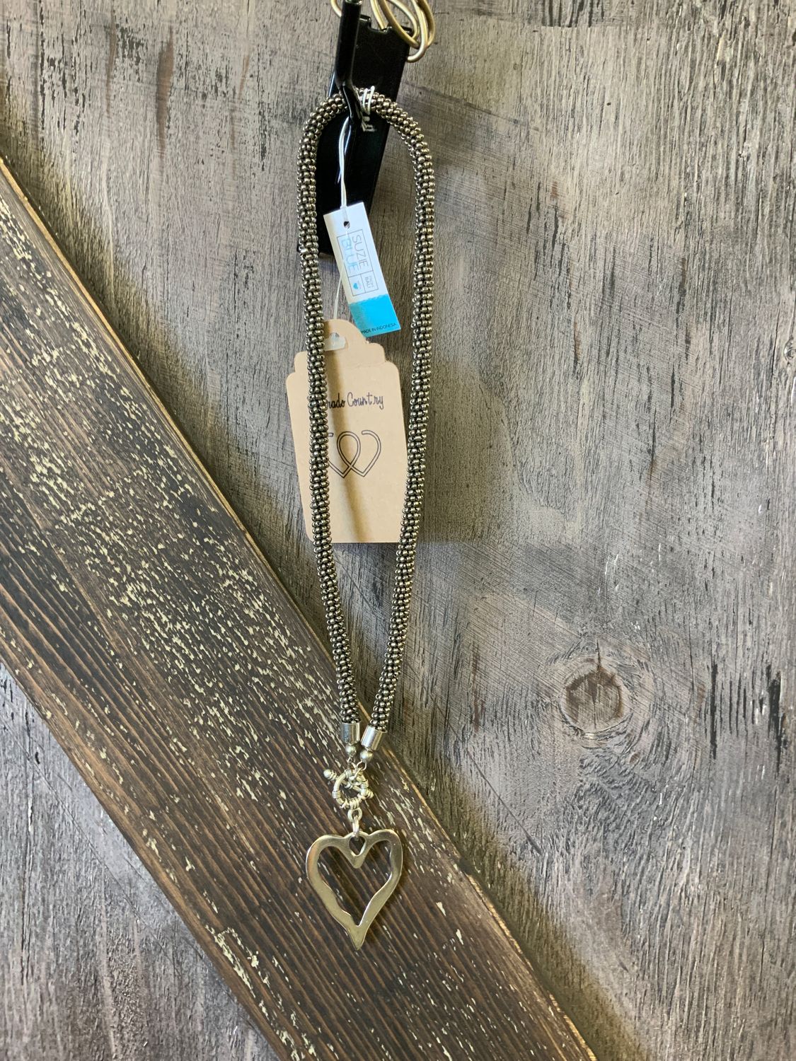 SHORT BEADED OPEN HEART NECKLACE - GREY, Color: Grey