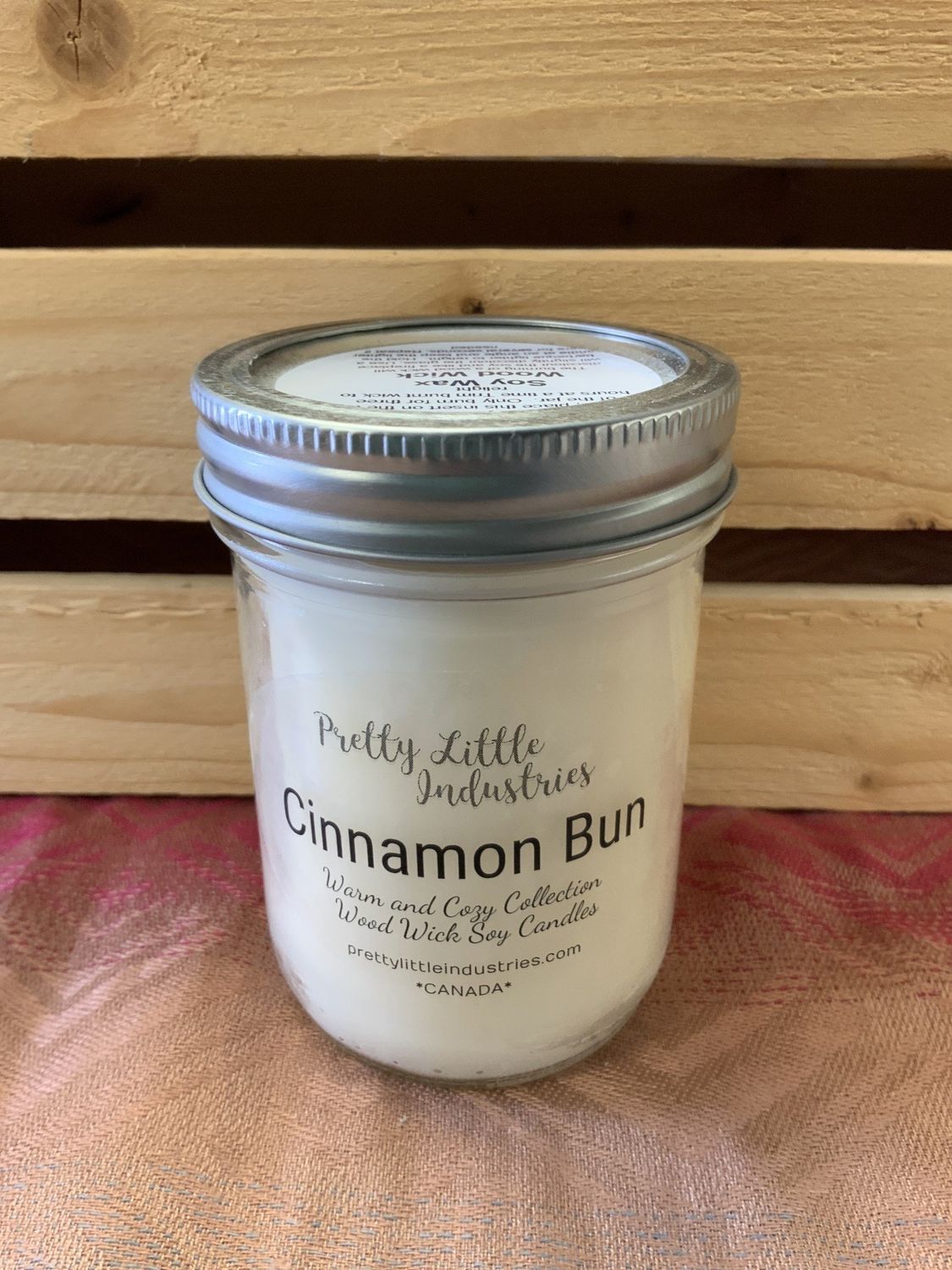 PRETTY CINNAMON BUN WOOD WICK CANDLE