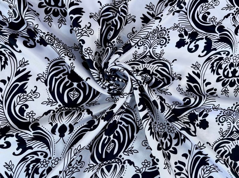 PRINT BLACK/WHITE WILD RAG 18x18