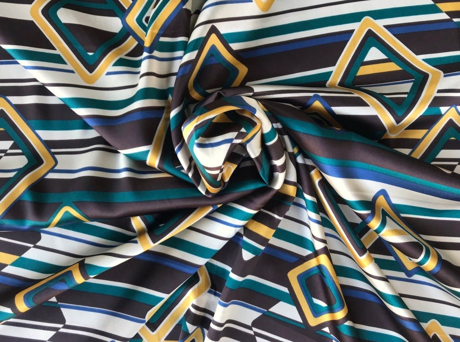 BROWN/MUSTARD GEOMETRIC PRINT WILD RAG 36X36
