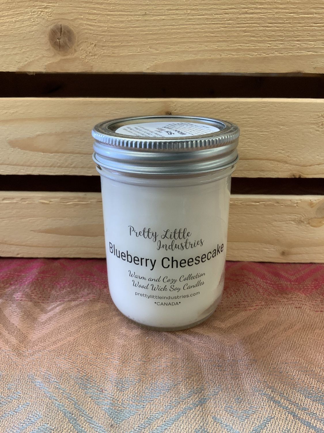 PRETTY BLUEBERRY CHEESECAKE WOOD WICK CANDLE