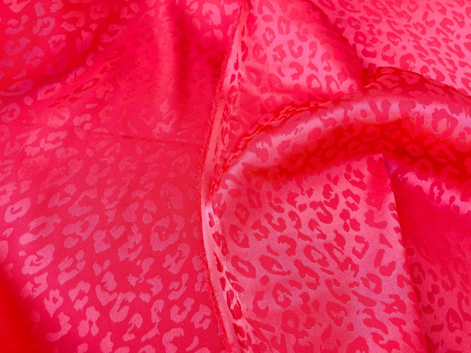 RED PRINT WILD RAG 36x36