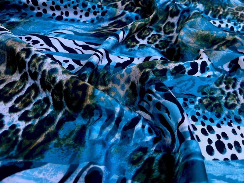 BLUE SWIRL WILD RAG 42X42