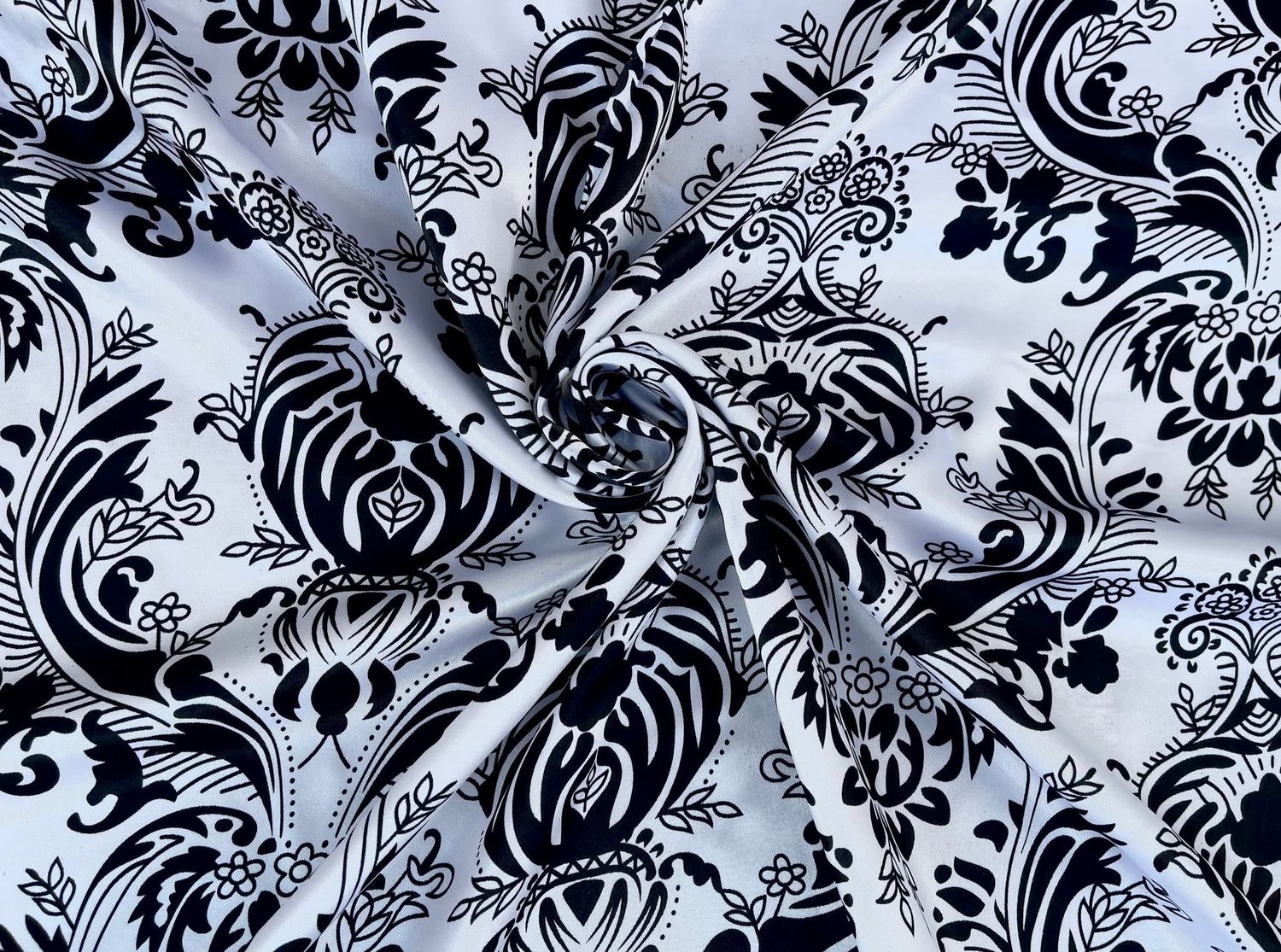 PRINT BLACK/WHITE WILD RAG 42x42