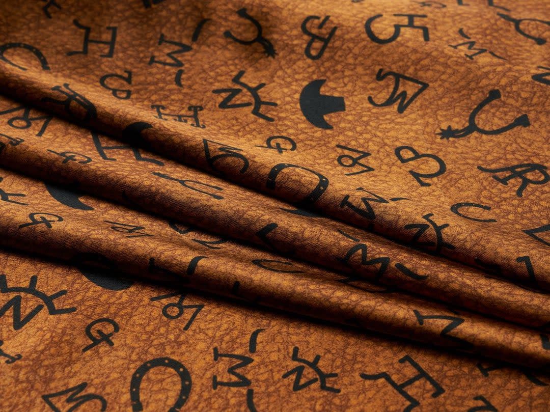 RUST BRAND &amp; HATS &amp; SPURS  PRINT WILD RAG 42X42