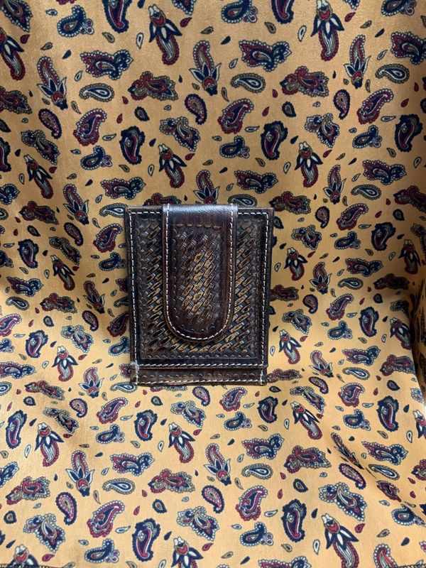 AMERICAN BISON TOOLED MONEY CLIP FLOWER PRINT  BROWN