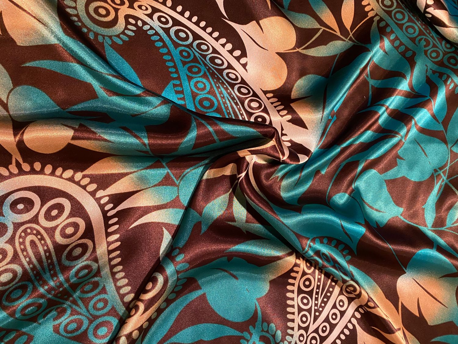 BROWN/GREEN LEAF WILD RAG, Size: 36x36