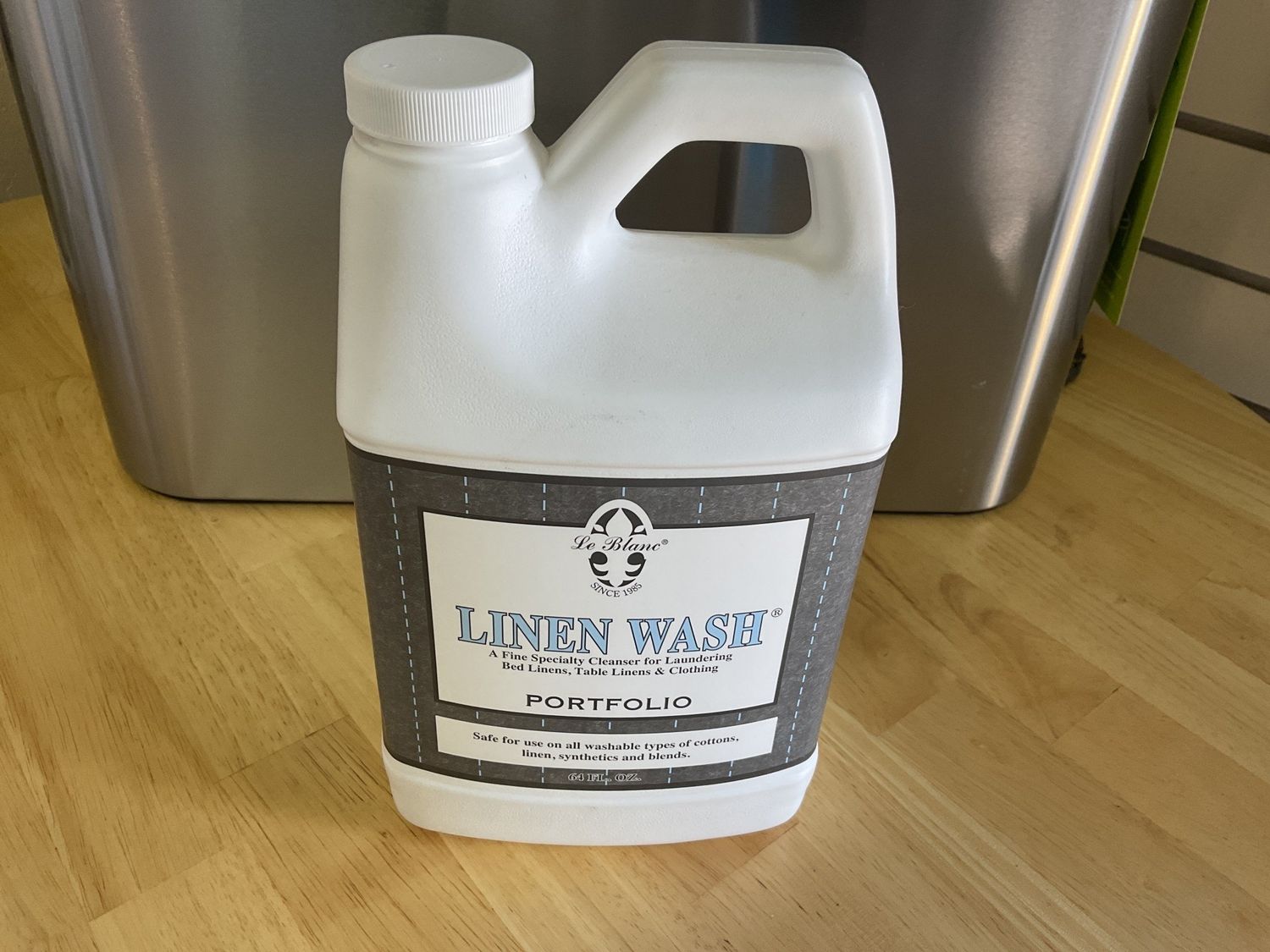 Le Blanc Linen Wash Portfolio 64 oz