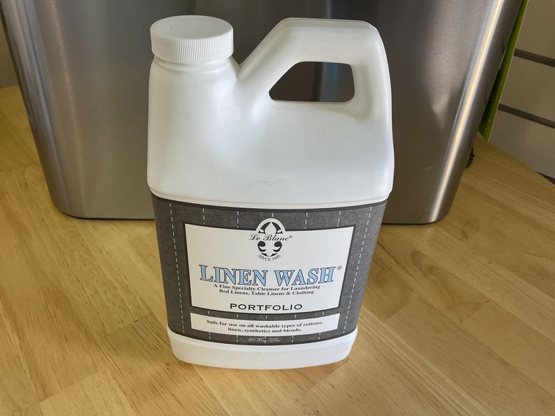 Le Blanc Linen Wash Portfolio 64 oz