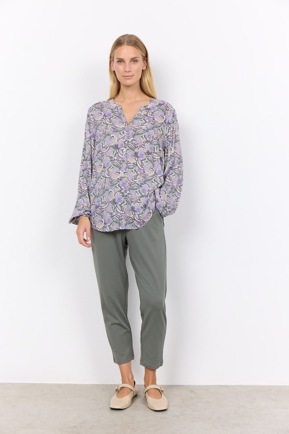 SC-ADINE1 long sleeve v-neck print blouse w/buttons