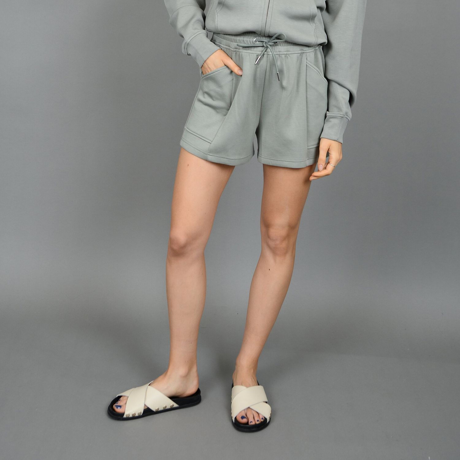 39T013X1 senza soft knit shorts w/adjustable waist