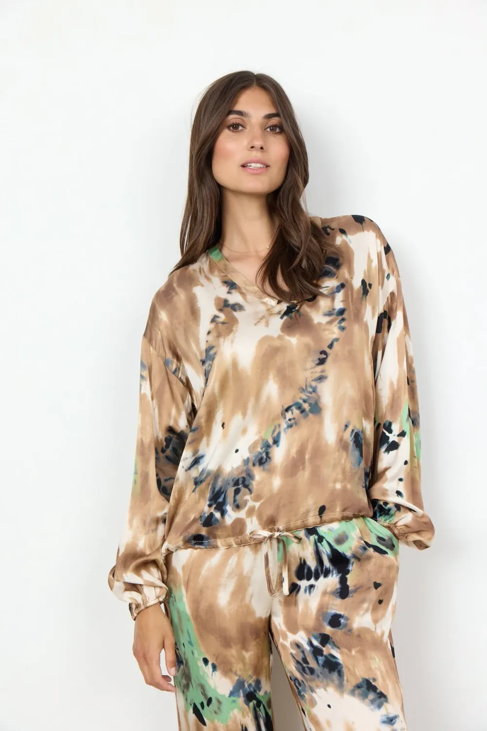 SC-DONA 2 ladies 3/4 sleeve v-neck satin feel print blouse w/tie bottom