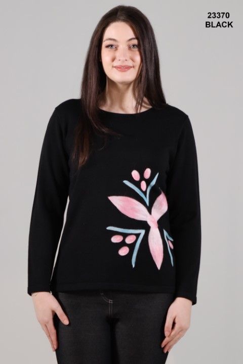 23370 Women&#39;s pullover sweater w/flower on front