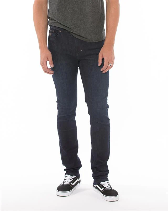 3641-7186-05 slightly tapered straight leg, low waist jean