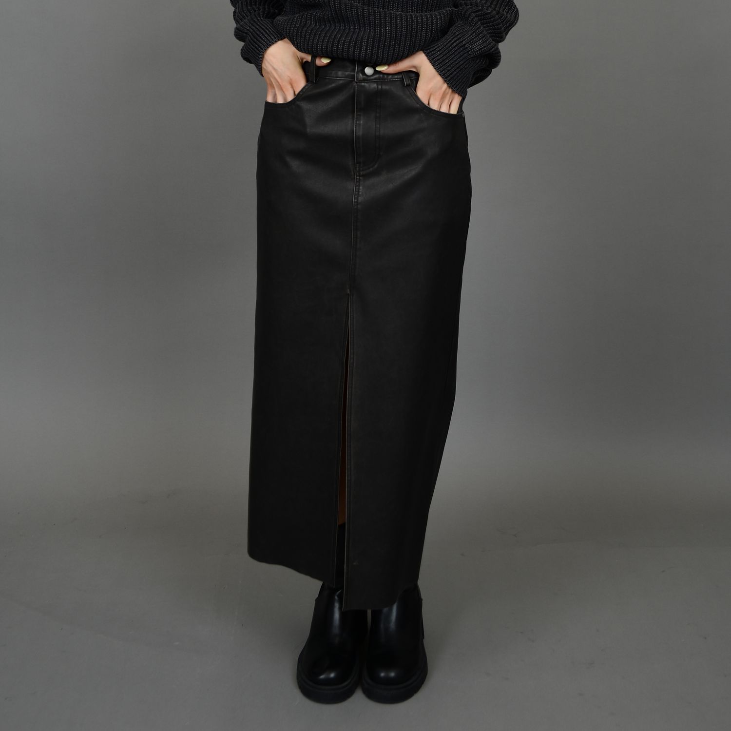 40W026S Ladies distressed faux leather skirt w/front slit