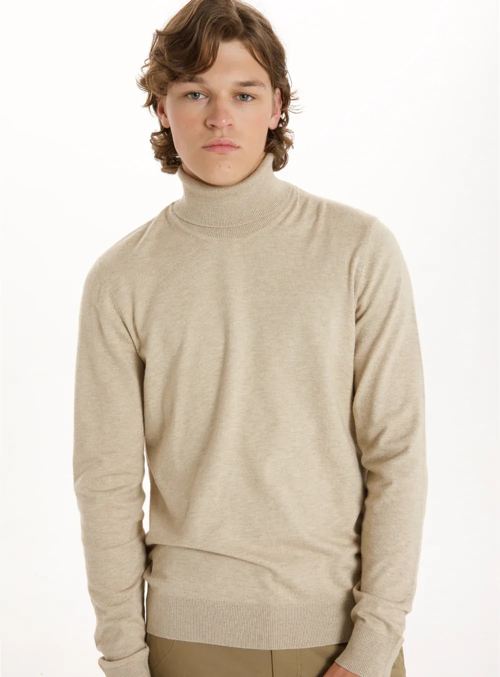 7363493 Men&#39;s cashmere like fine guage turtle neck light weight sweater