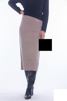 91961 Ladies 3/4 length ribbed stretch skirt