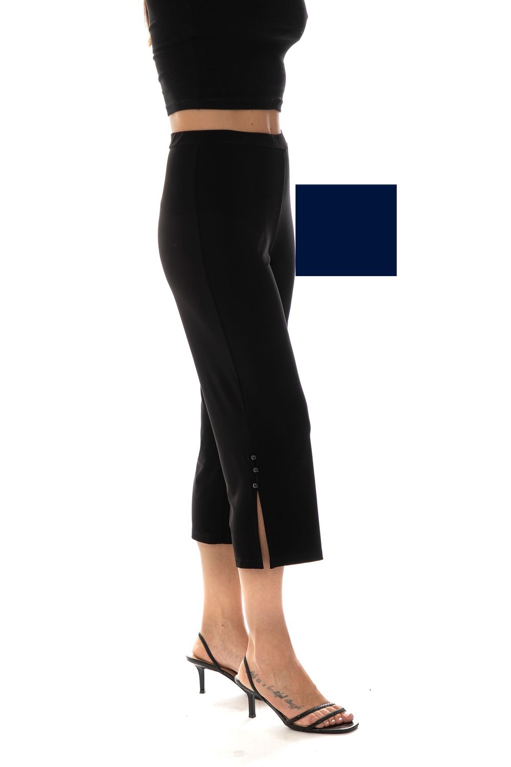 4043 Pull on wide leg capri w/button detail on the side