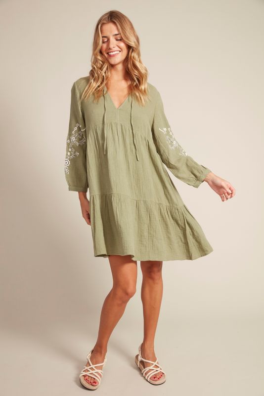 56WD219 Rua 3/4 sleeve V neck dress w/embroidery