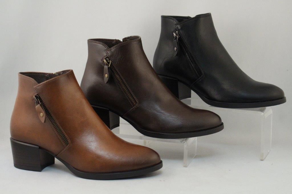 2127651 Ladies short boot w/side zip detail and inside zip entry
